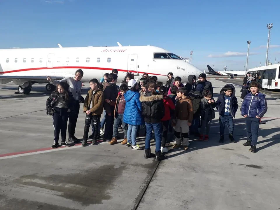 მომავლის გზის ბავშვები სტუმრად თბილისის აეროპორტში