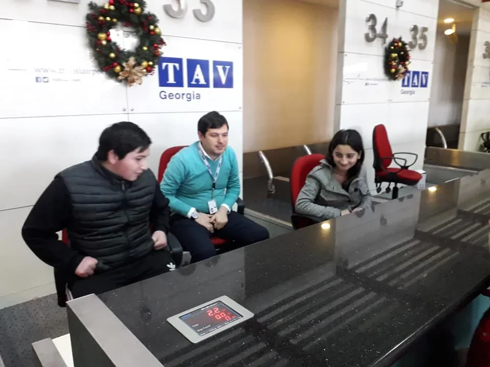 მომავლის გზის ბავშვები სტუმრად თბილისის აეროპორტში