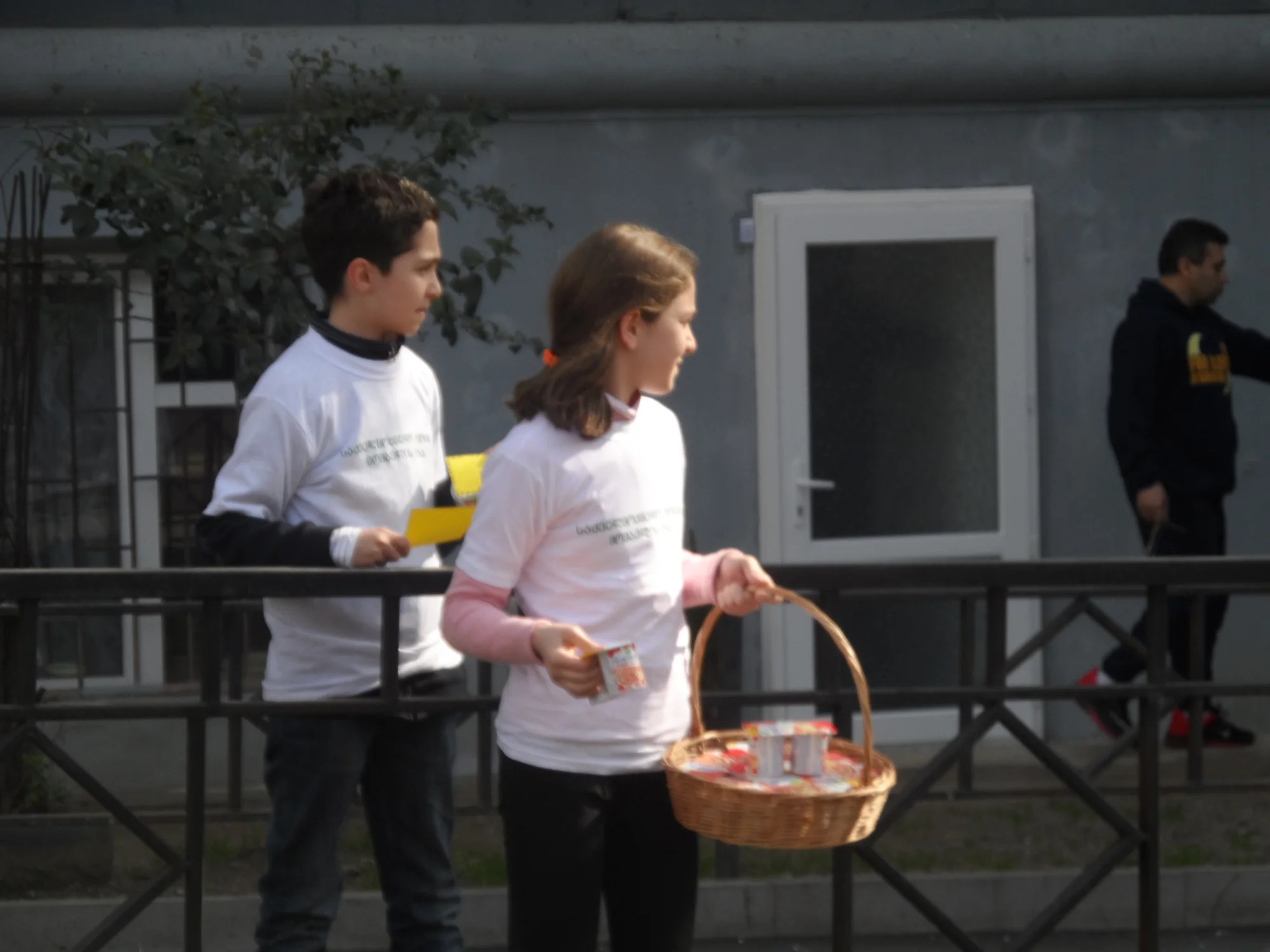 გაეცი სიხარული - სიმბოლური საჩუქრების დარიგება ქუჩაში 2022წ